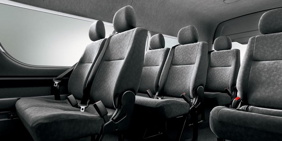 Интерьер Toyota Hiace Combi High Roof 2013 года  (JP) (фото 2 из 5)